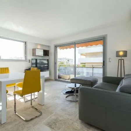 Modern Croisette & Palm Beach